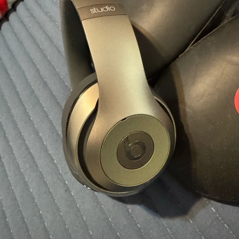 Beats Studio 2s Wireless Headphones